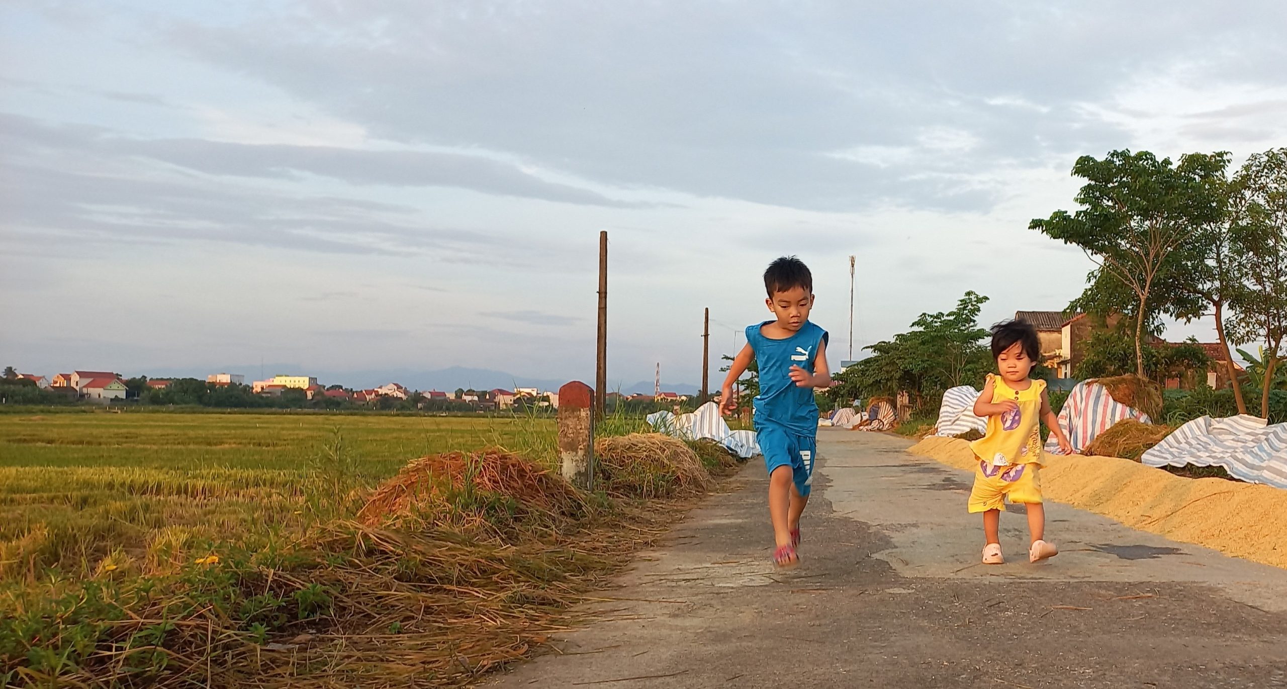 Về quê, chơi giữa đất trời