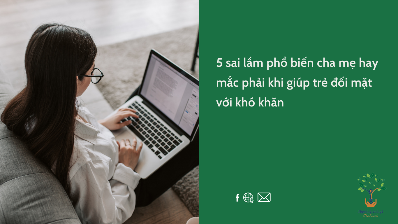 cô gái ngồi làm việc, chữ viết